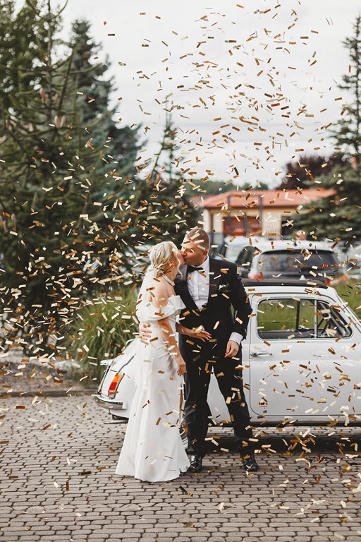 Sala weselna Eden w Rzgowie i zabawa weselna wśród fajnych świateł lamp błyskowych konfetti