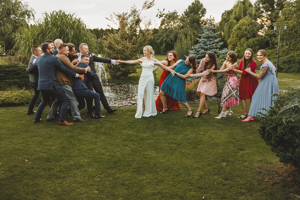 Sala weselna Eden w Rzgowie i zabawa weselna wśród fajnych świateł lamp błyskowych przeciąganie się