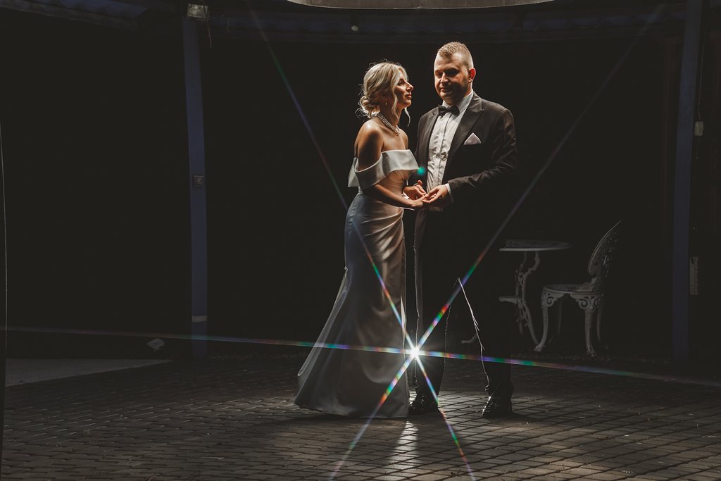 Sala weselna Eden w Rzgowie i zabawa weselna wśród fajnych świateł lamp błyskowych