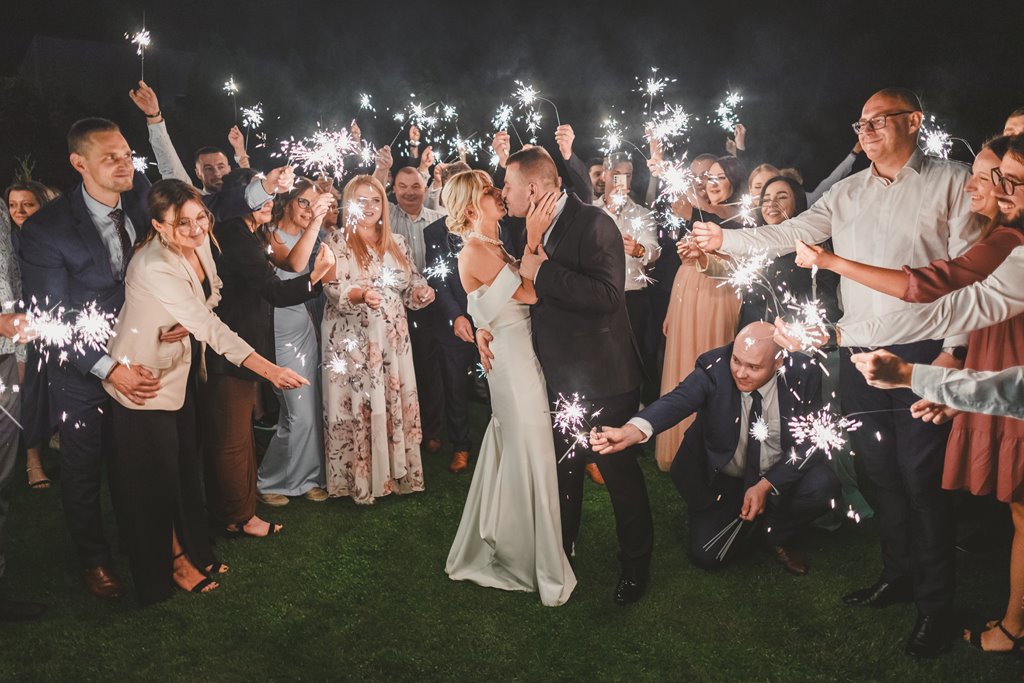 Sala weselna Eden w Rzgowie i zabawa weselna wśród fajnych świateł lamp błyskowych