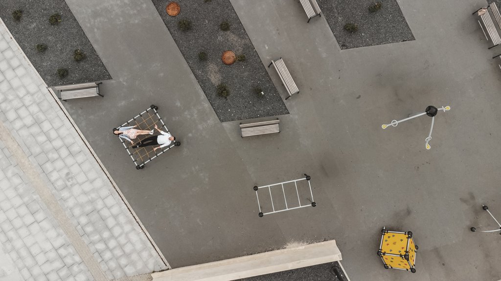 łodź fabryczna i ec1 w Łodzi spacer i pozowanie z uśmiechami