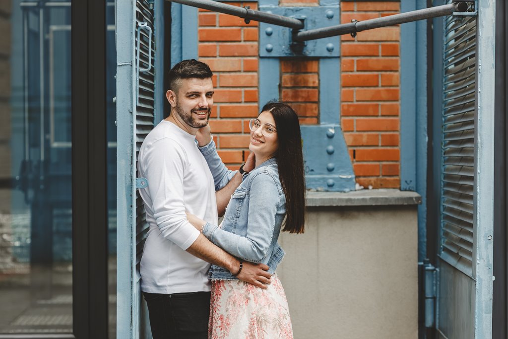 łodź fabryczna i ec1 w Łodzi spacer i pozowanie z uśmiechami