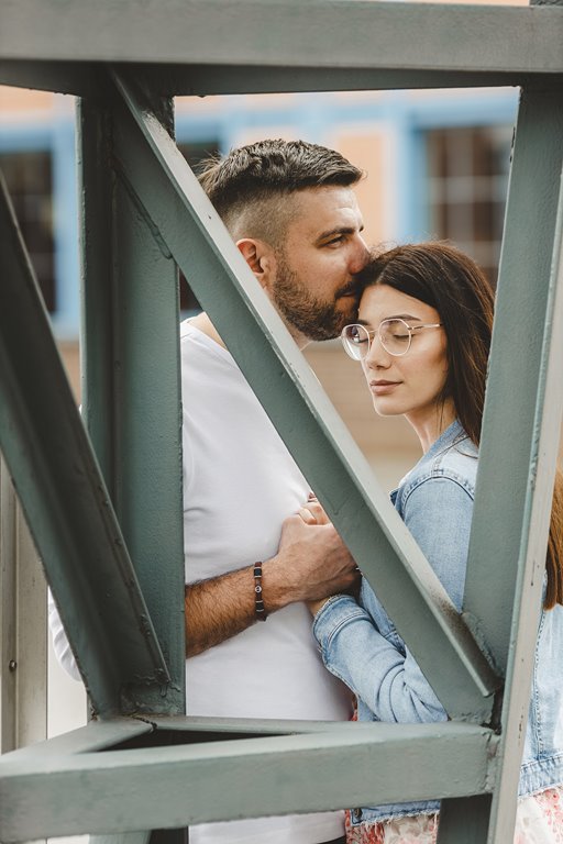 łodź fabryczna i ec1 w Łodzi spacer i pozowanie z uśmiechami