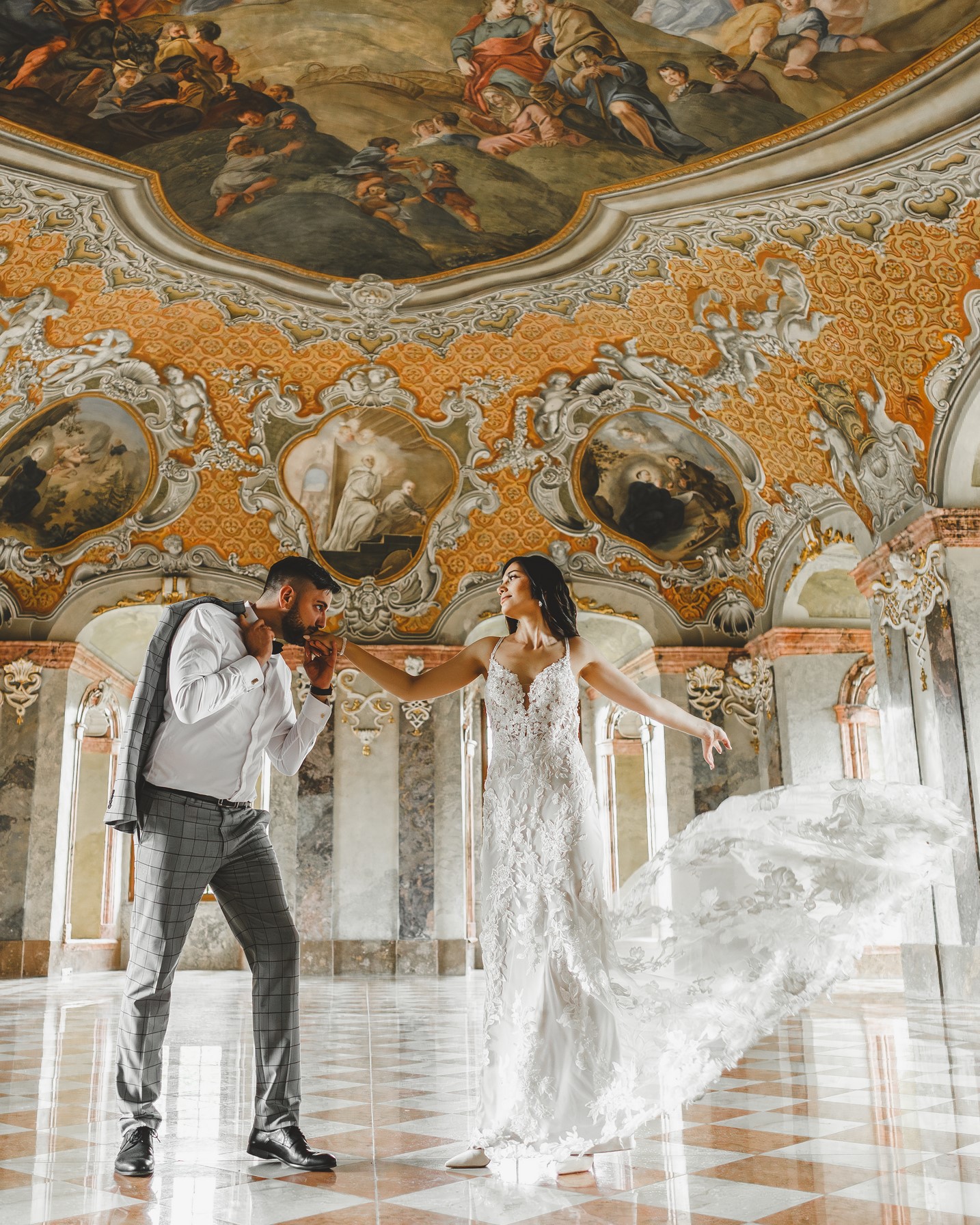 pięknie dekorowana sala w Lubiążu